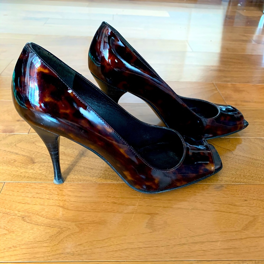 Stuart Weitzman Pantent Tortoise Pump - Picture 1 of 4